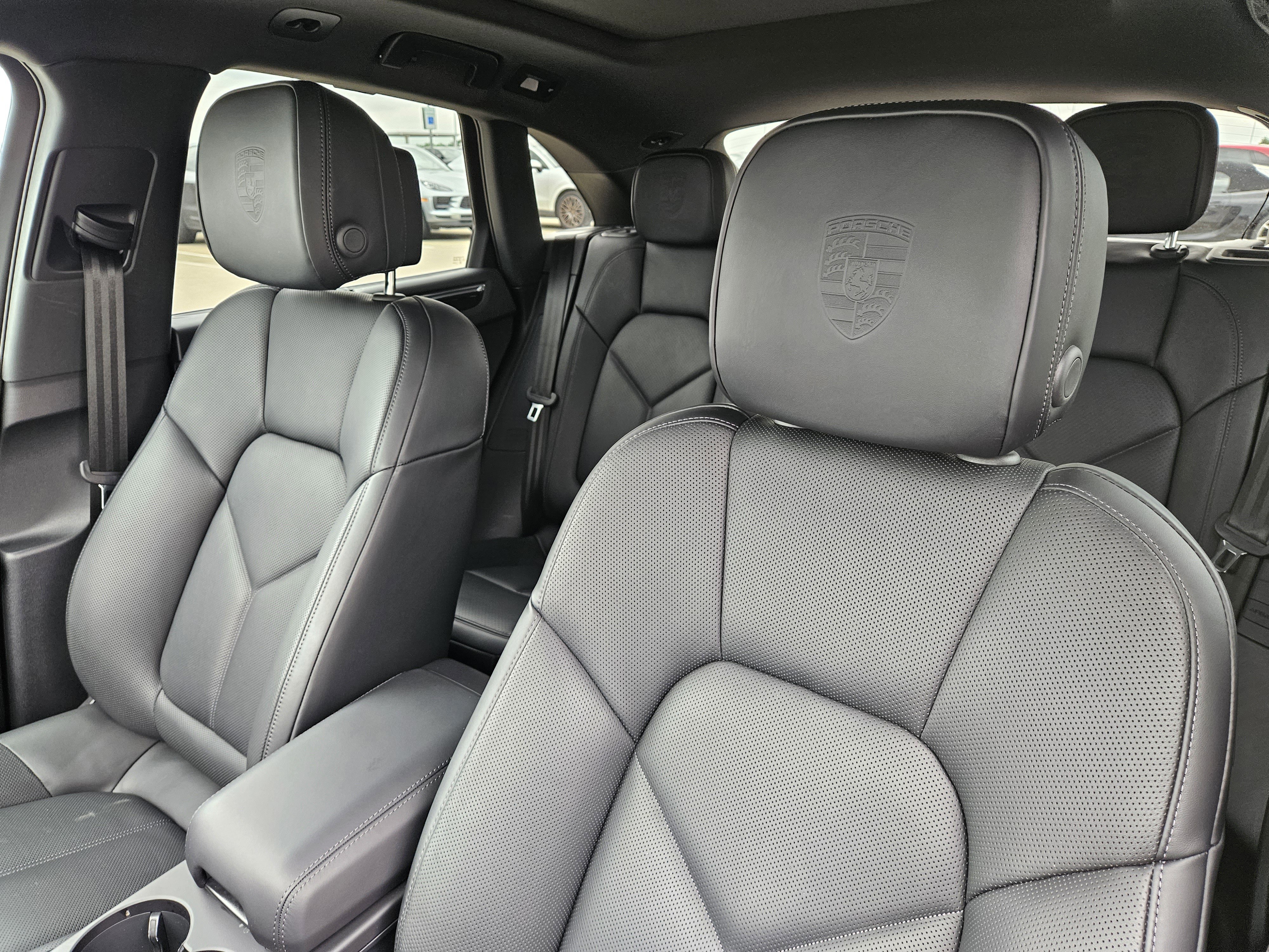 Certified 2026 Porsche Macan image 6