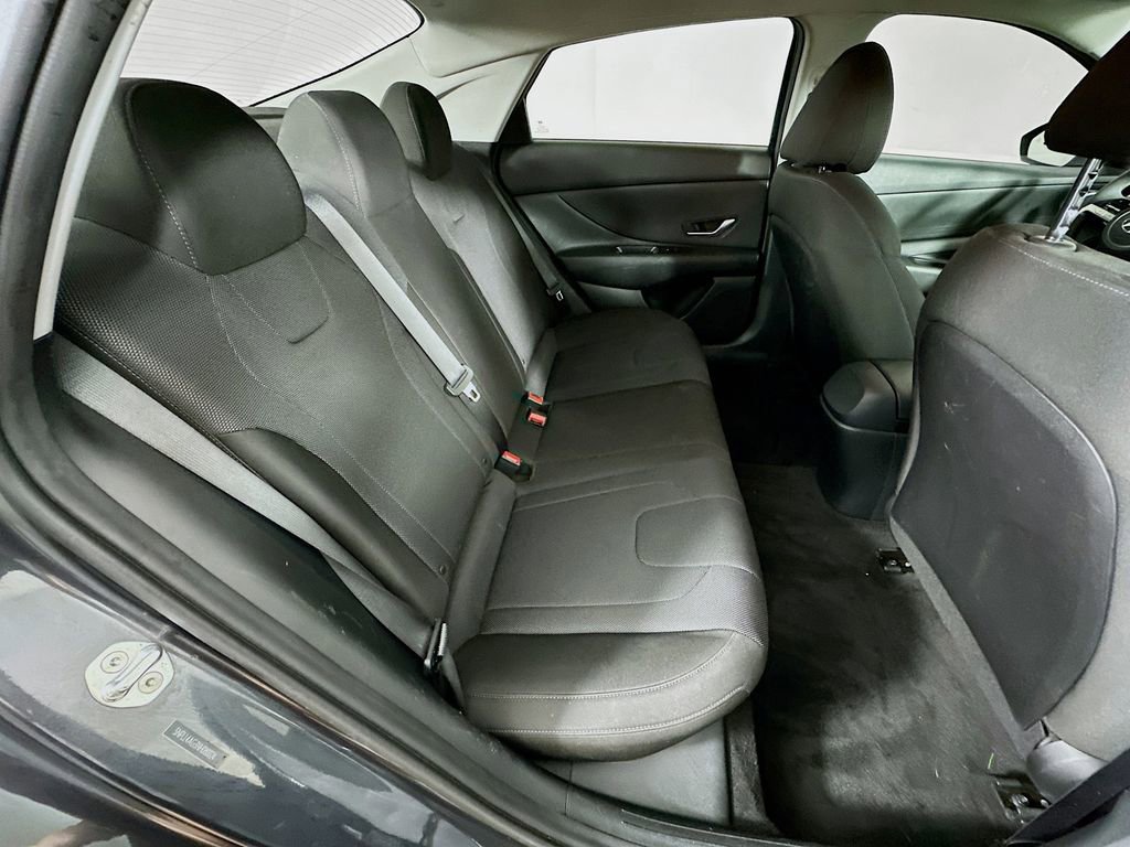 Used 2022 Hyundai Elantra SE FWD image 31
