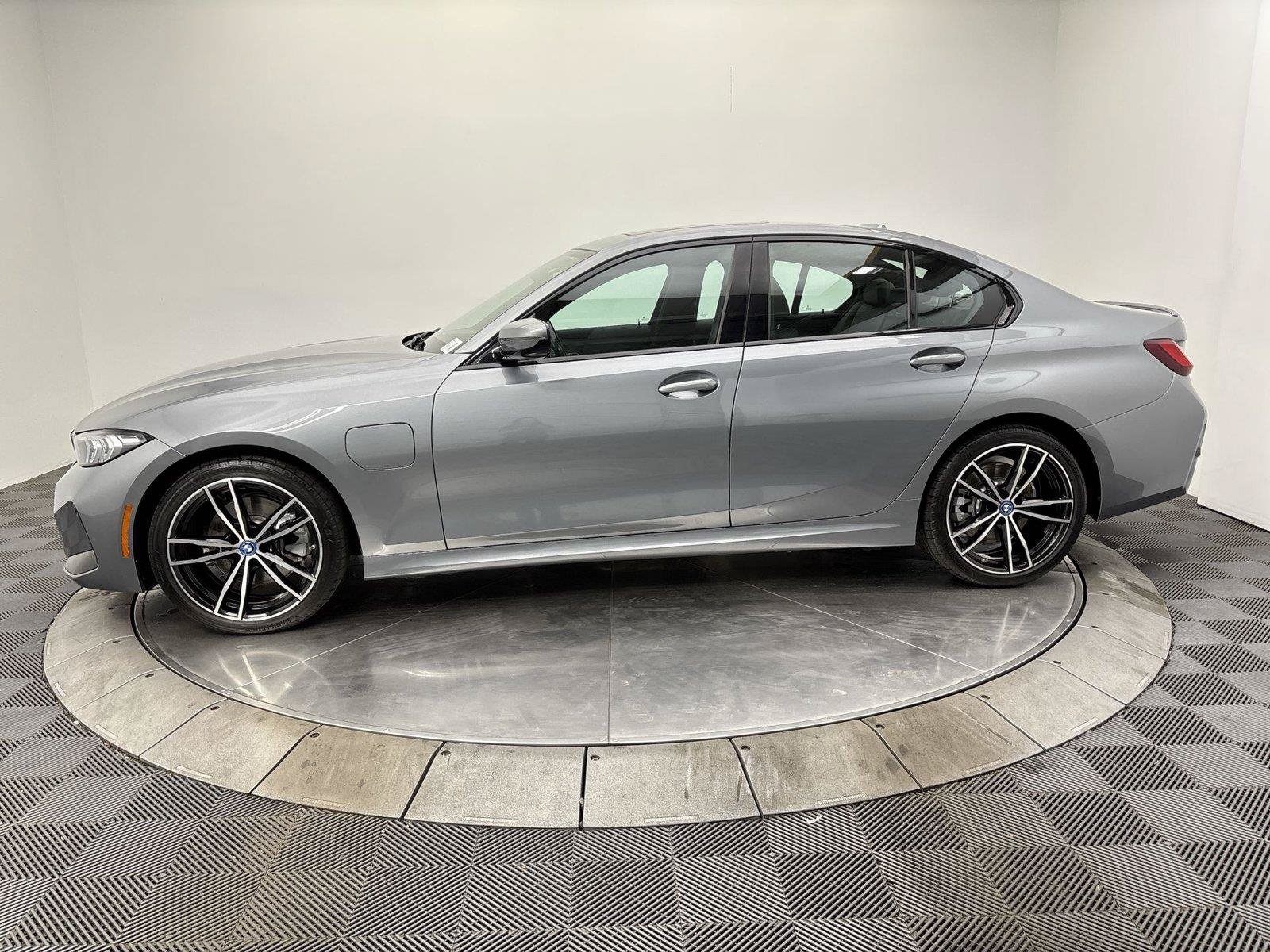 Used 2023 BMW 330e xDrive w/ M Sport Package AWD/4WD image 16