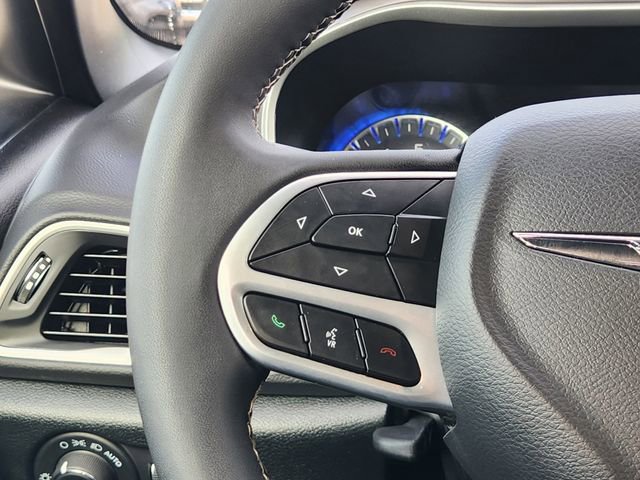 Used 2025 Chrysler Pacifica Select FWD image 27
