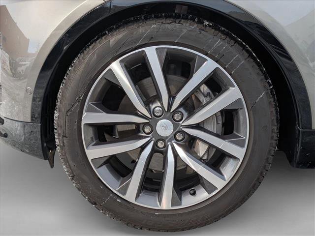 Used 2024 Land Rover Discovery Dynamic SE image 27