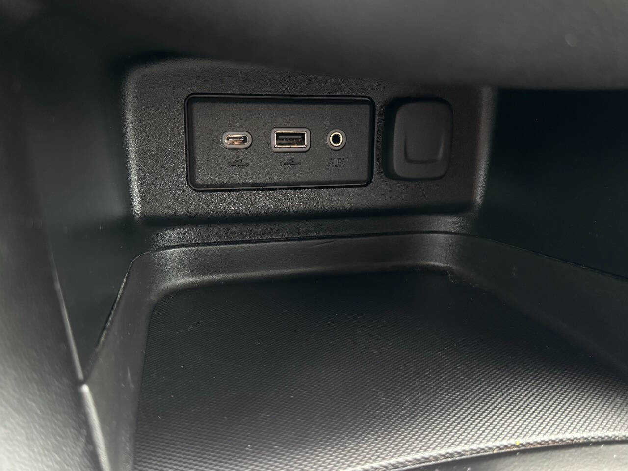 Used 2020 Chevrolet Equinox LT image 18