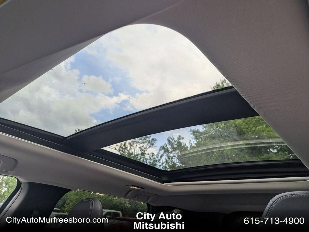 New 2025 Mitsubishi Outlander SE image 23