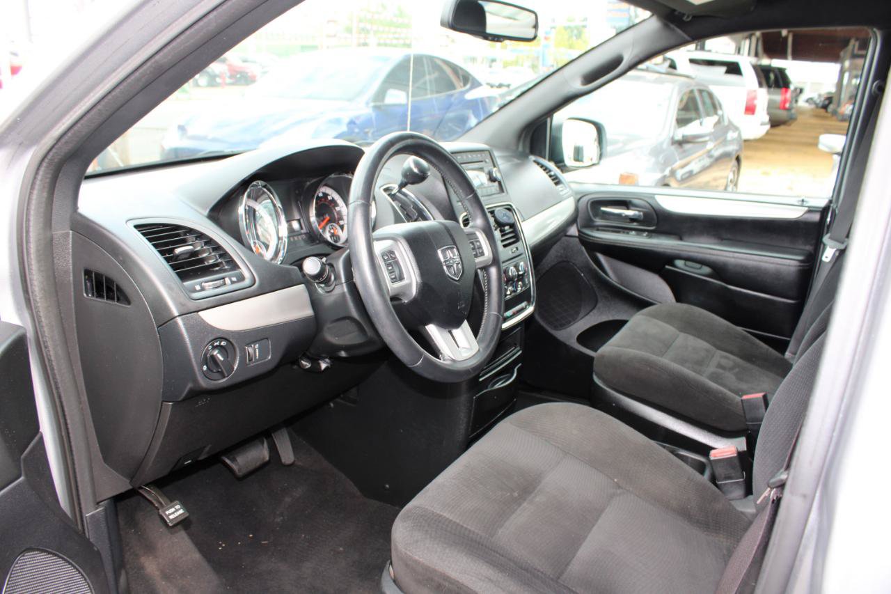 Used 2015 Dodge Grand Caravan SE w/ Quick Order Package 29E SE FWD image 12