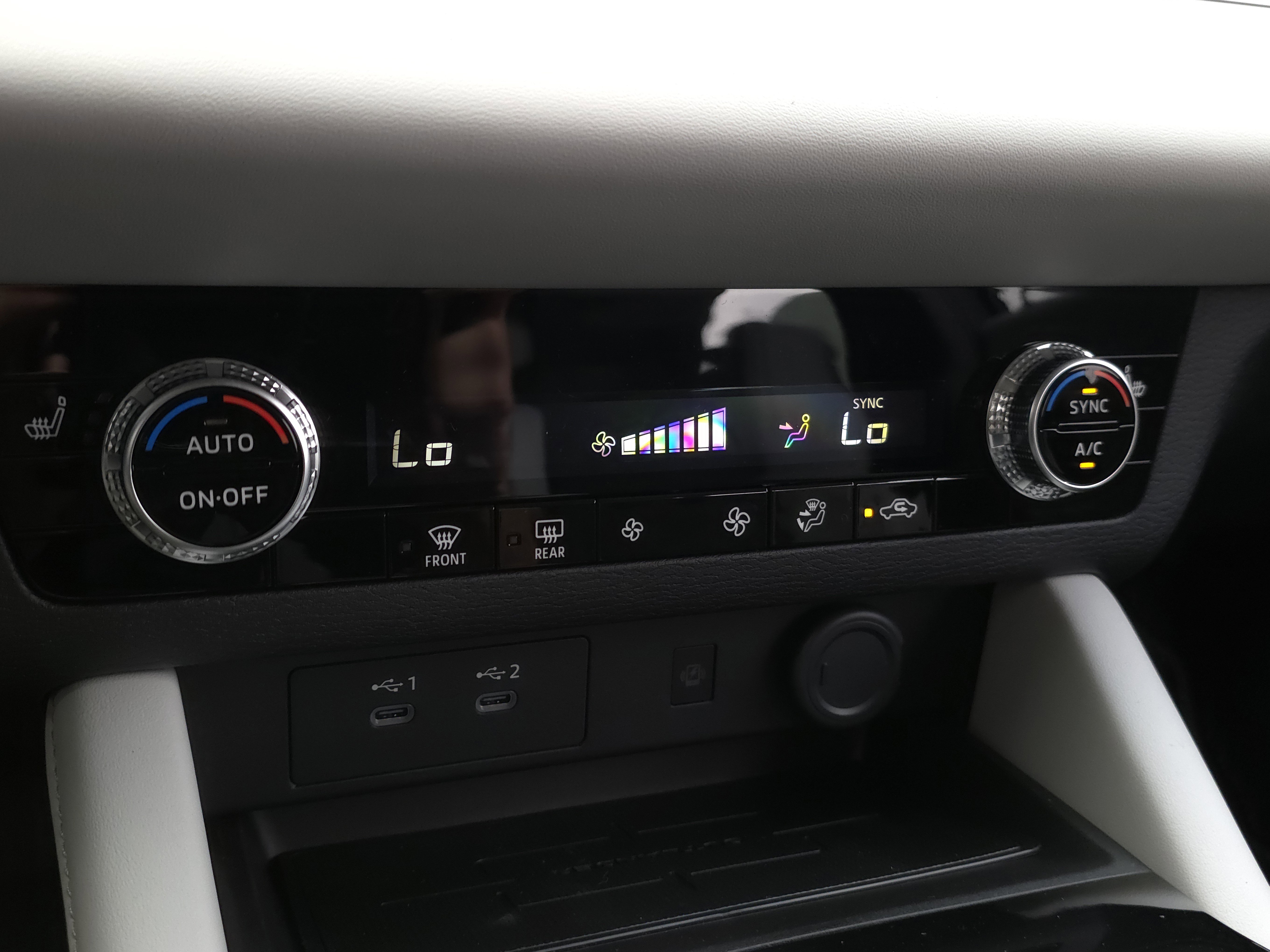 New 2025 Mitsubishi Outlander SE image 16