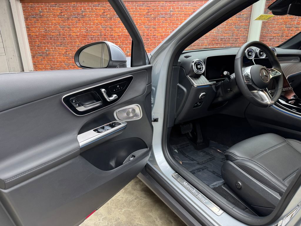 Used 2026 Mercedes-Benz GLC 300 4MATIC image 9