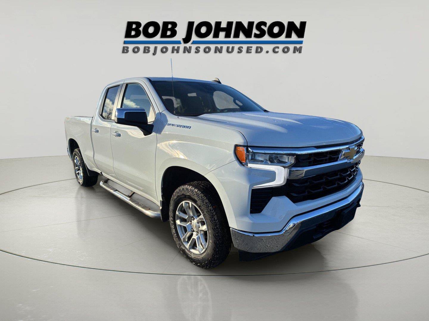 Used 2023 Chevrolet Silverado 1500 LT AWD/4WD image 3