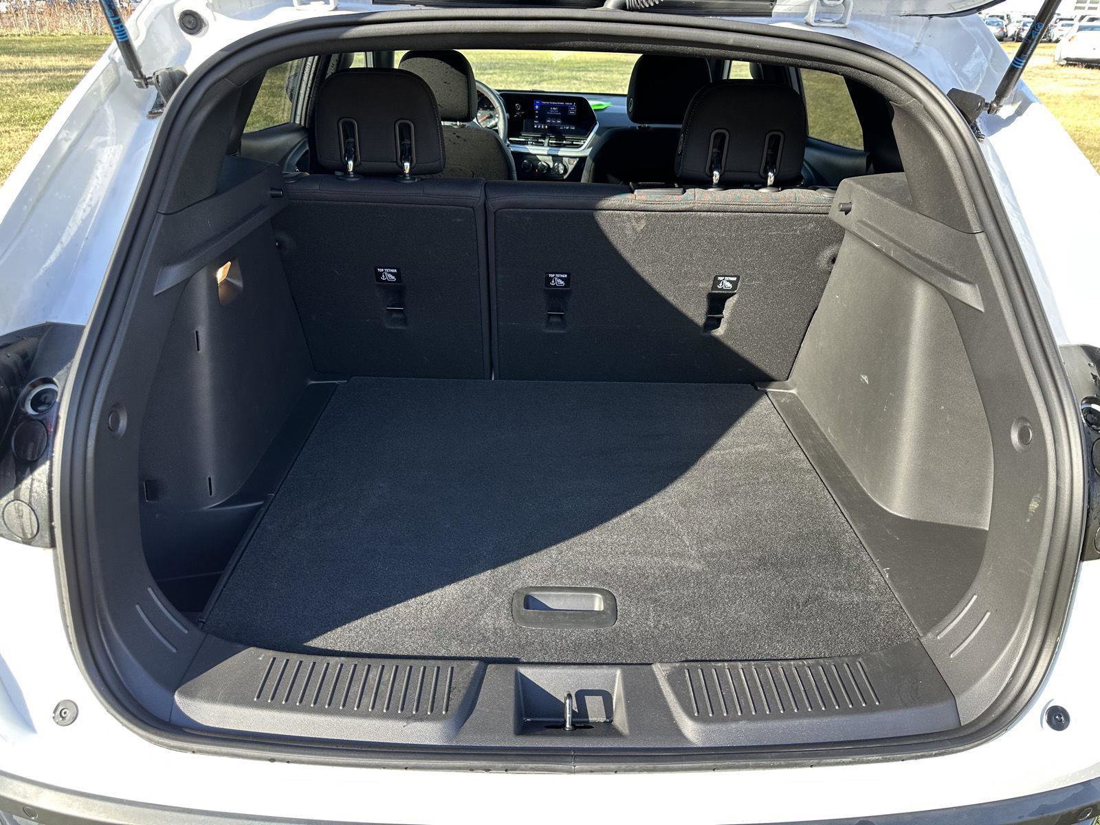 Used 2025 Chevrolet Trax RS w/ Driver Confidence Package image 24