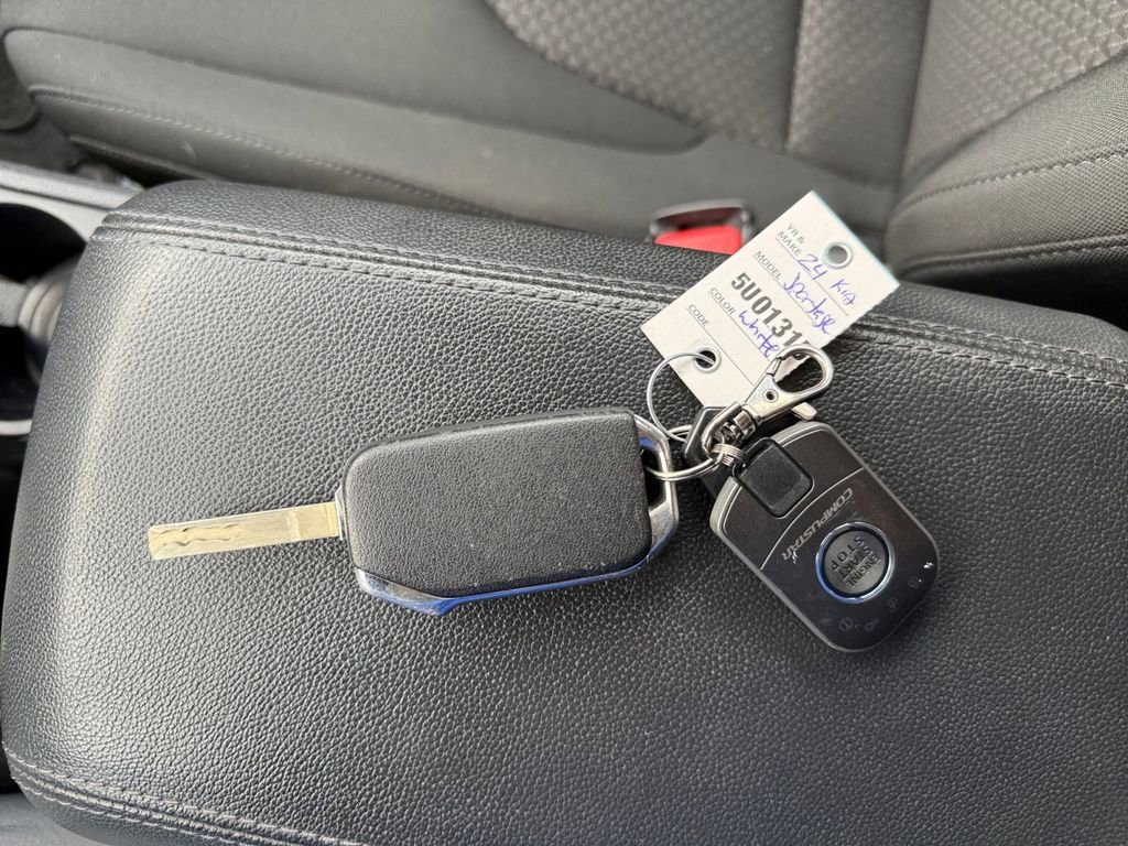 Used 2024 Kia Sportage LX image 30