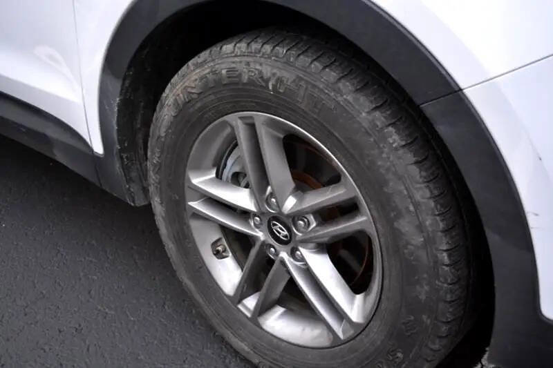 Used 2017 Hyundai Santa Fe Sport image 9