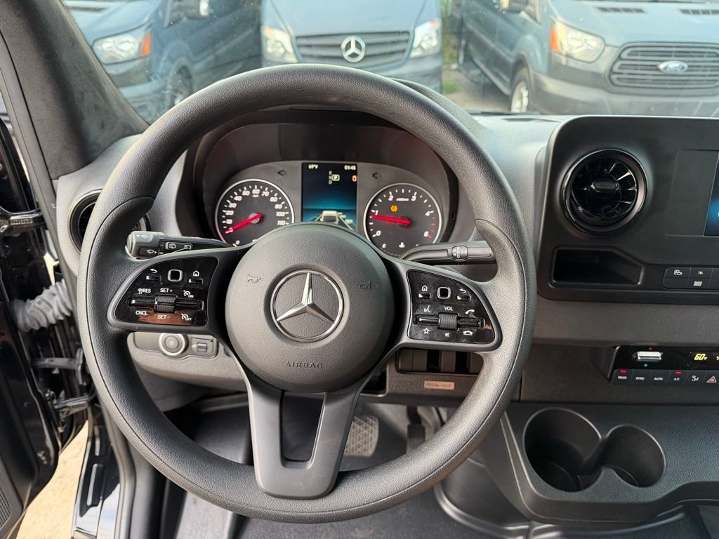 Used 2024 Mercedes-Benz Sprinter 2500 image 22