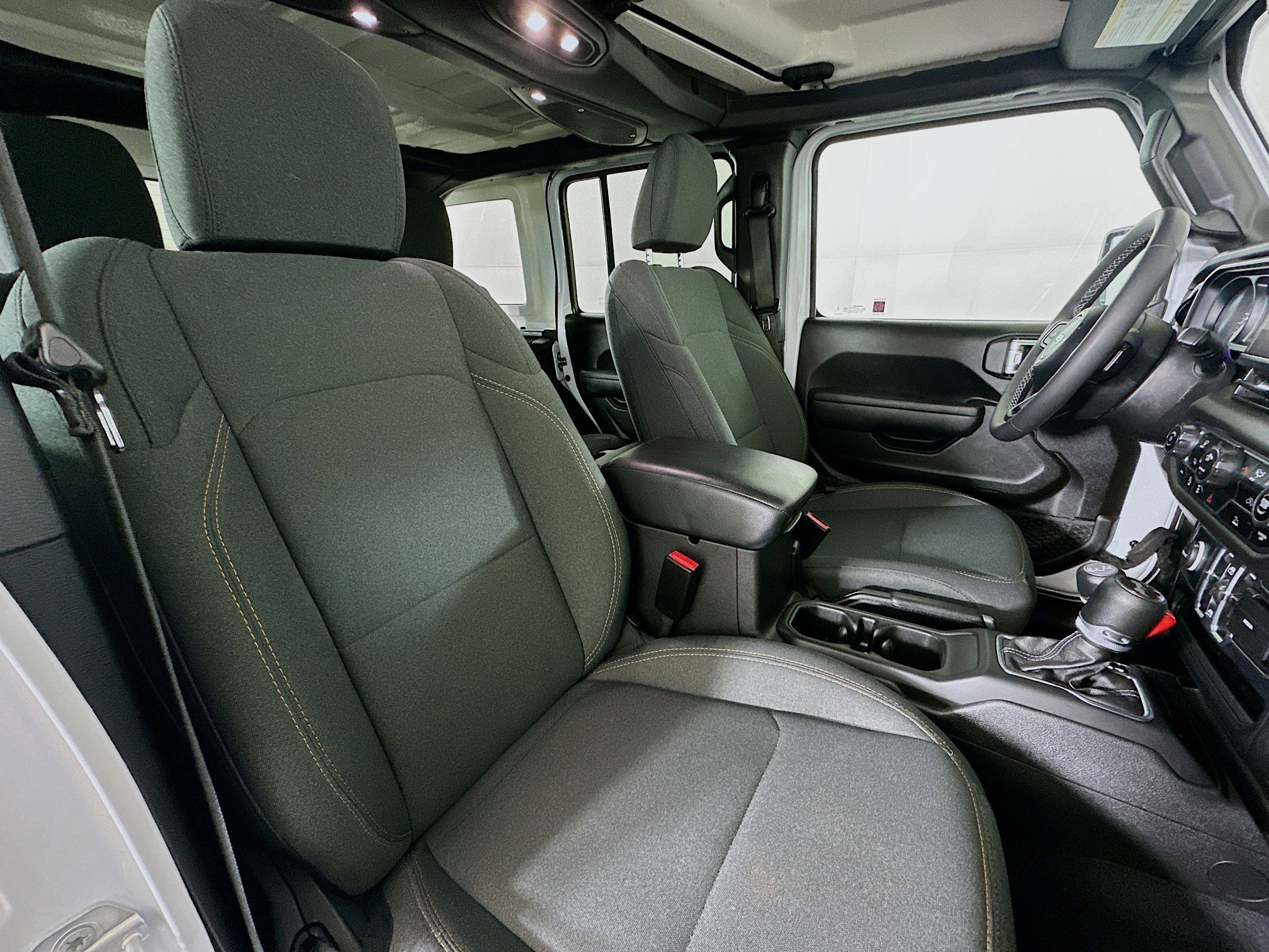 Used 2025 Jeep Wrangler Sport S image 29