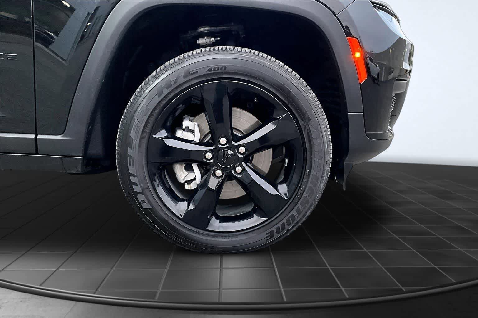 Used 2025 Jeep Grand Cherokee L Altitude AWD/4WD image 34