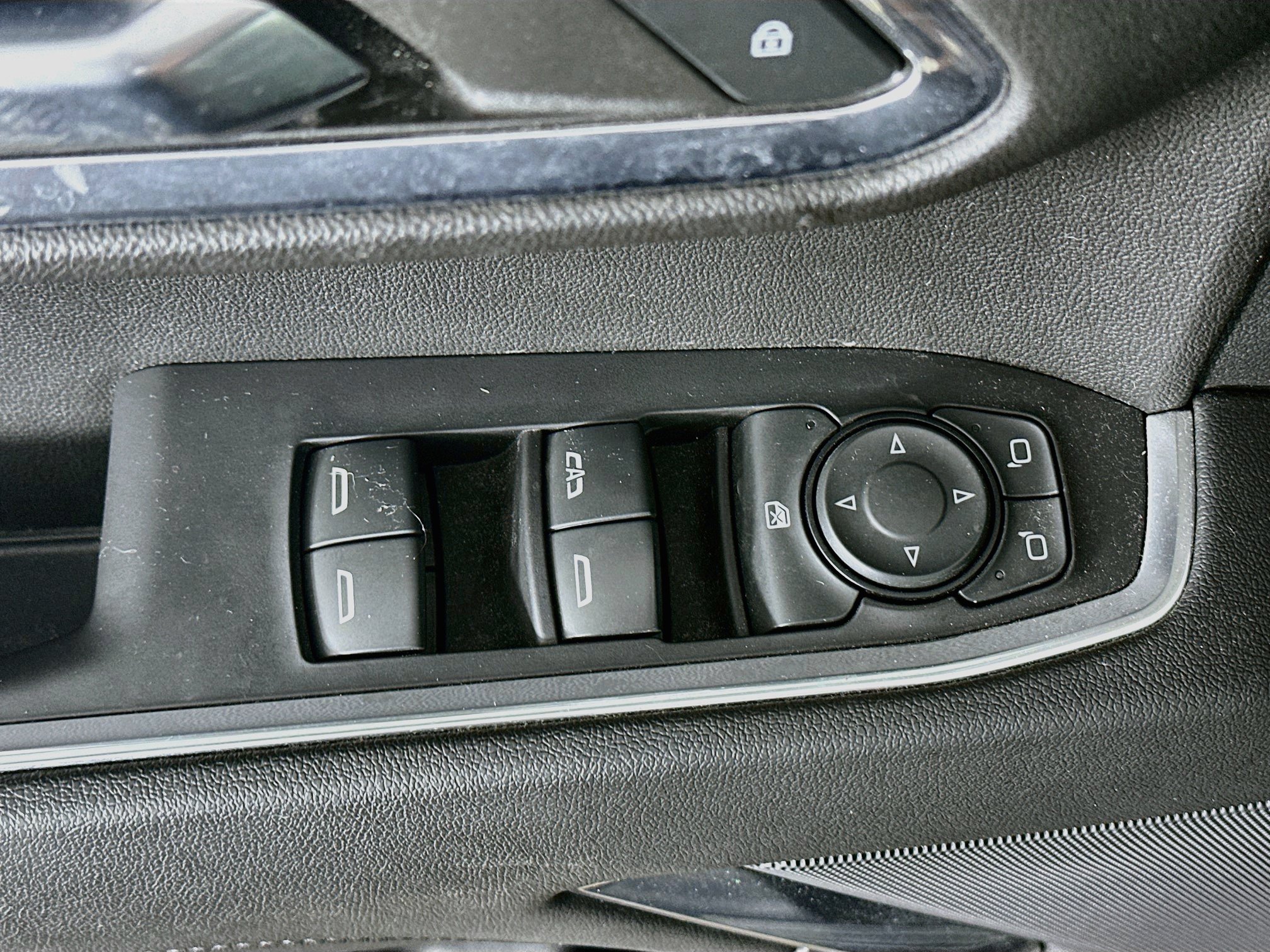 Used 2023 Chevrolet Silverado 1500 LT AWD/4WD image 15