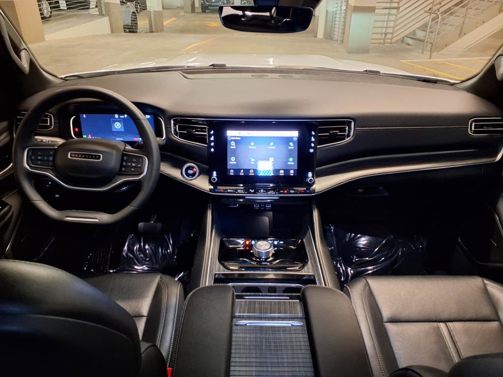 Used 2024 Jeep Wagoneer Series II w/ Flexible Seating Group image 14