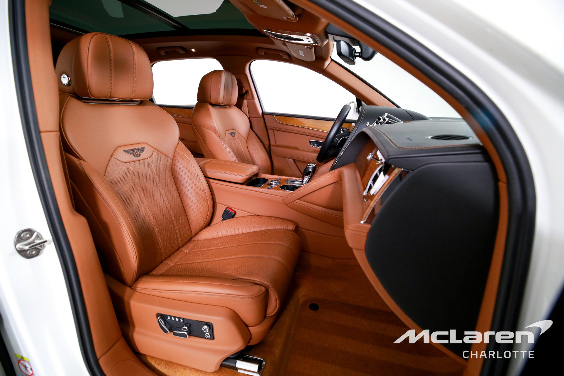 Used 2022 Bentley Bentayga image 28