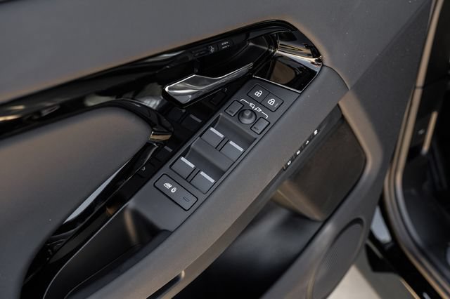 New 2026 Land Rover Range Rover Evoque S AWD/4WD image 51