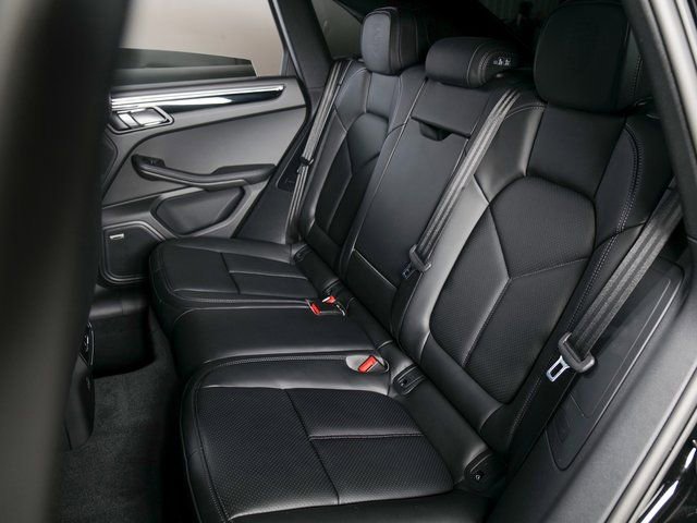 Certified 2026 Porsche Macan AWD/4WD image 13