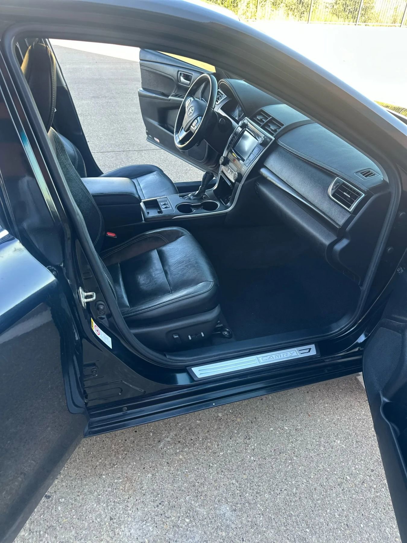 Used 2017 Toyota Camry XLE w/ Moonroof Package image 12