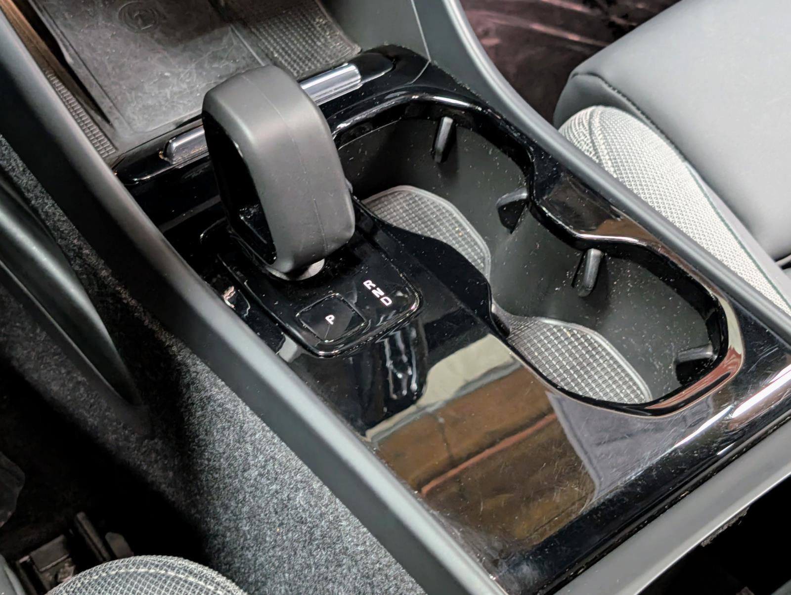 Used 2023 Volvo XC40 Recharge Core image 25