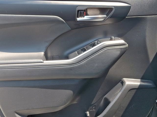 Used 2022 Toyota Highlander XSE AWD/4WD image 15