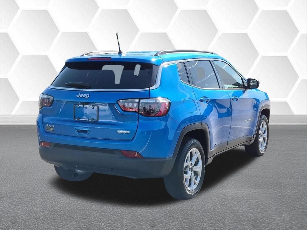 Certified 2025 Jeep Compass Latitude AWD/4WD image 3