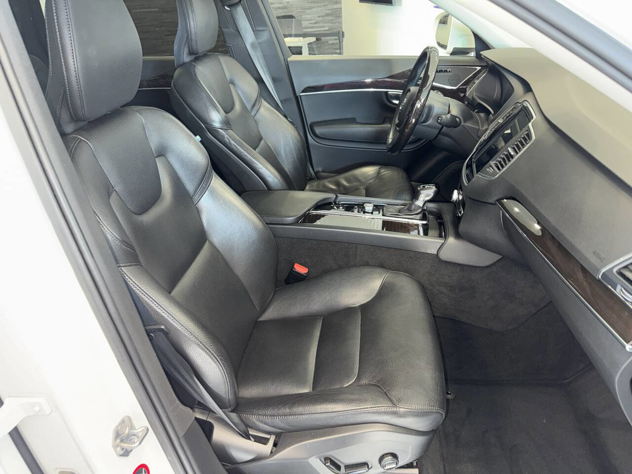 Used 2019 Volvo XC90 T6 Momentum w/ Advanced Package AWD/4WD image 40