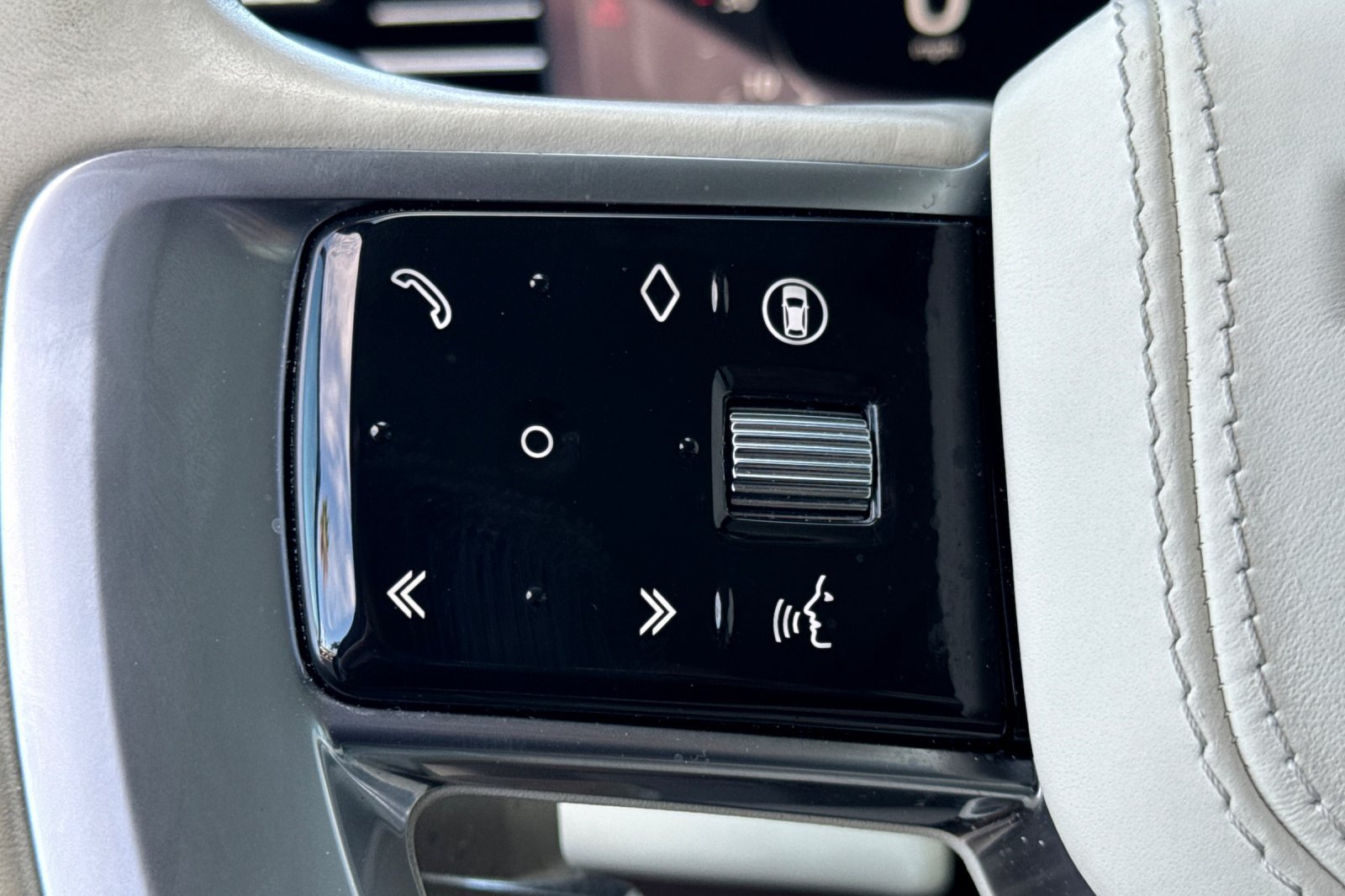 Certified 2025 Land Rover Range Rover SE AWD/4WD image 28