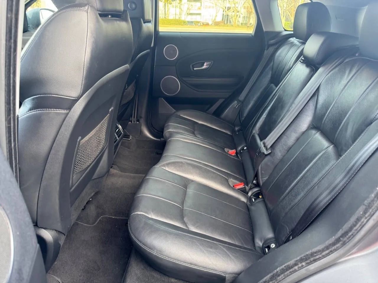 Used 2017 Land Rover Range Rover Evoque SE image 25