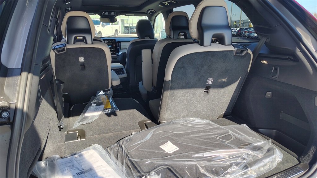 New 2026 Volvo XC90 B6 Plus image 32