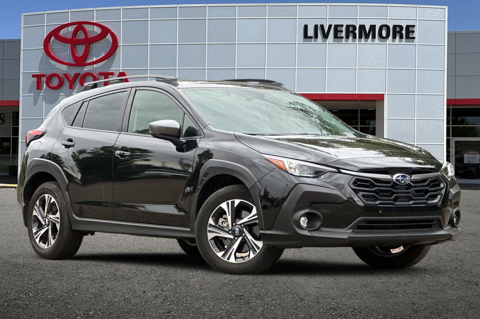 Used 2024 Subaru Crosstrek 2.0i Premium AWD/4WD image 2