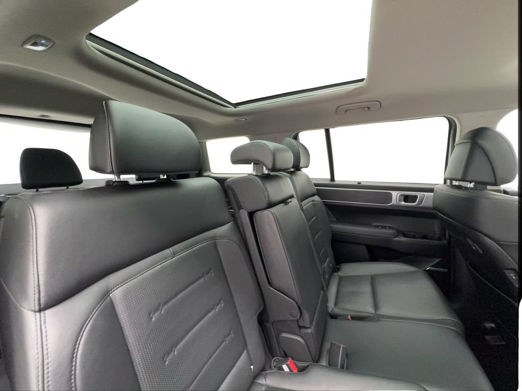 Used 2025 Hyundai Santa Fe Limited AWD/4WD image 29