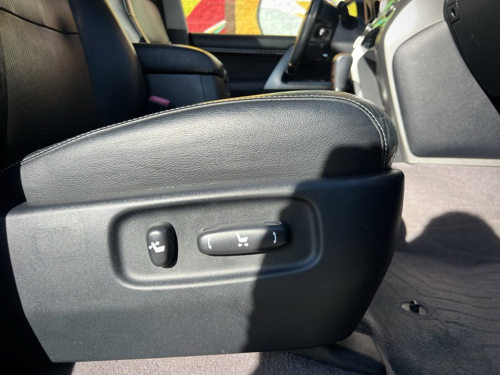 Used 2013 Toyota Land Cruiser image 40