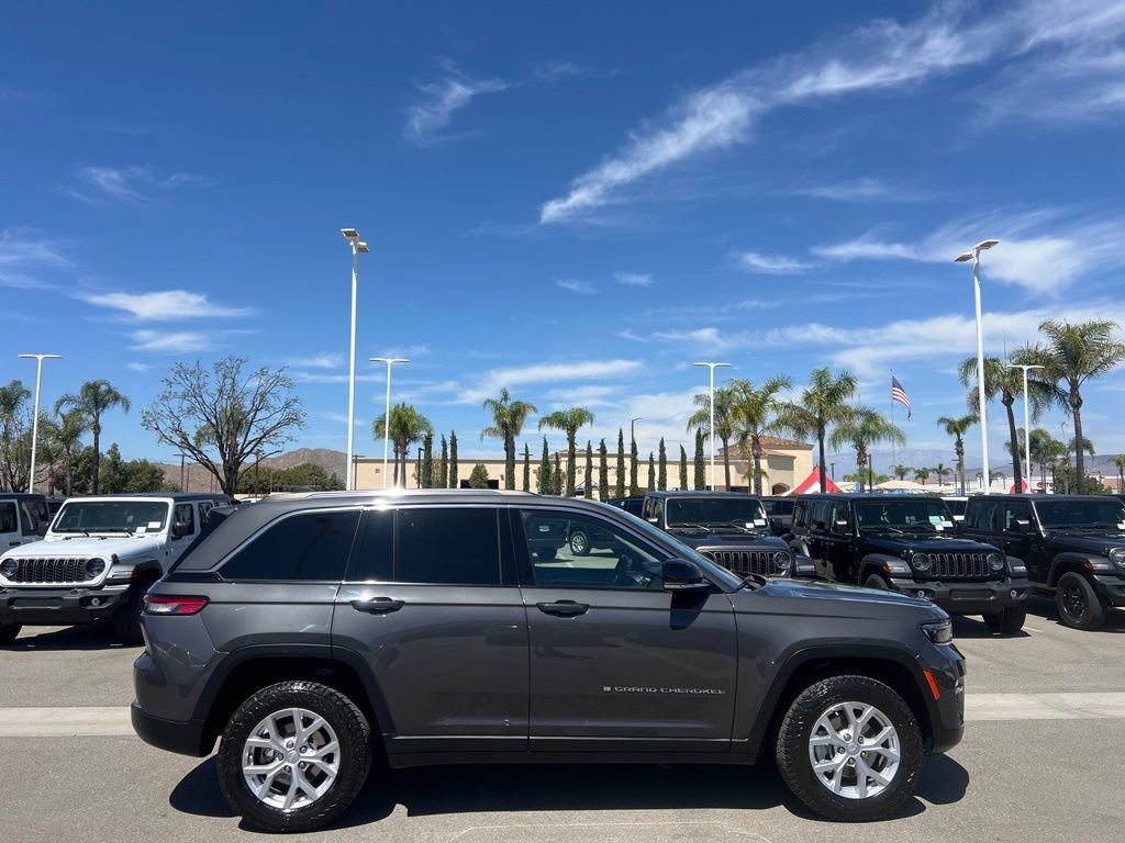 Used 2023 Jeep Grand Cherokee Limited image 9