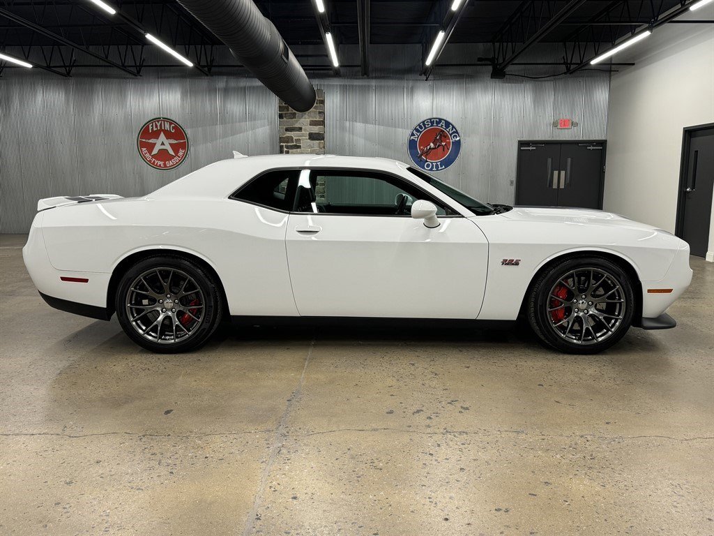Used 2016 Dodge Challenger SRT w/ Technology Group image 16