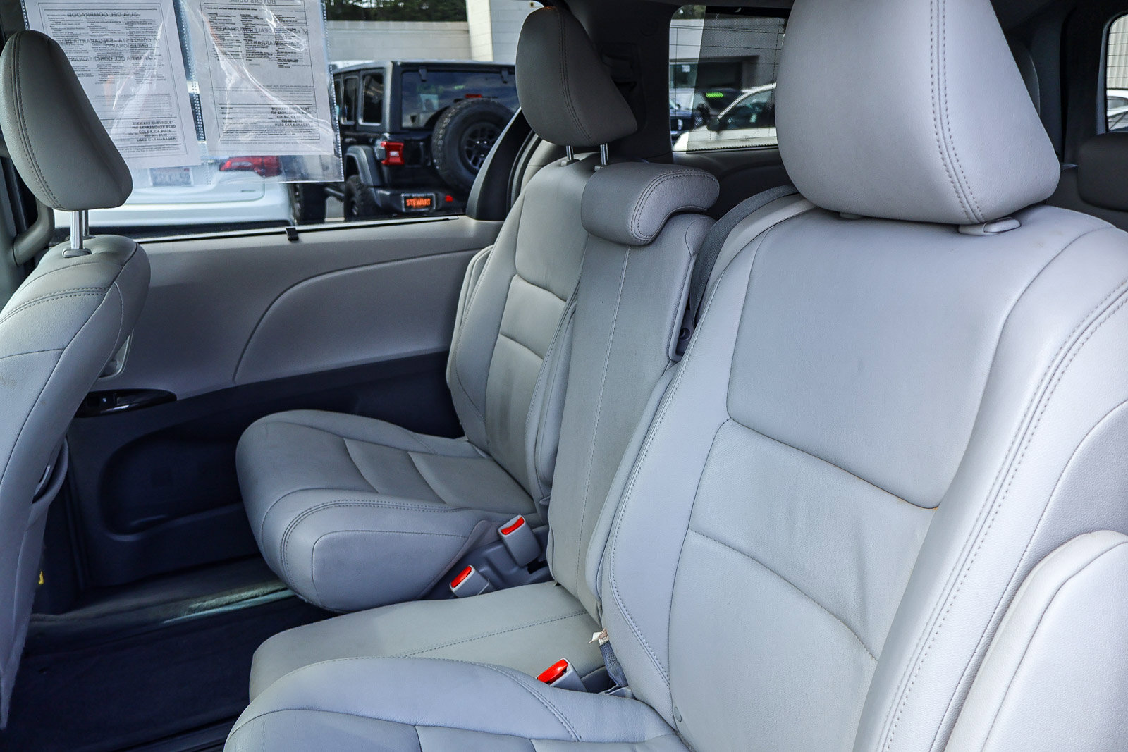 Used 2015 Toyota Sienna XLE Premium FWD image 16