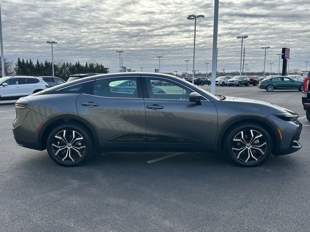 Used 2023 Toyota Crown image 4