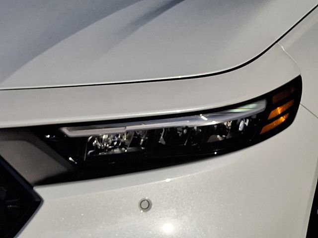 Used 2024 Honda Accord Touring image 9