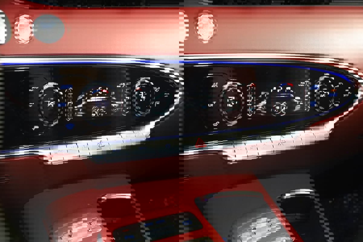 Used 2023 Genesis GV70 2.5T w/ Sport Prestige Package image 35