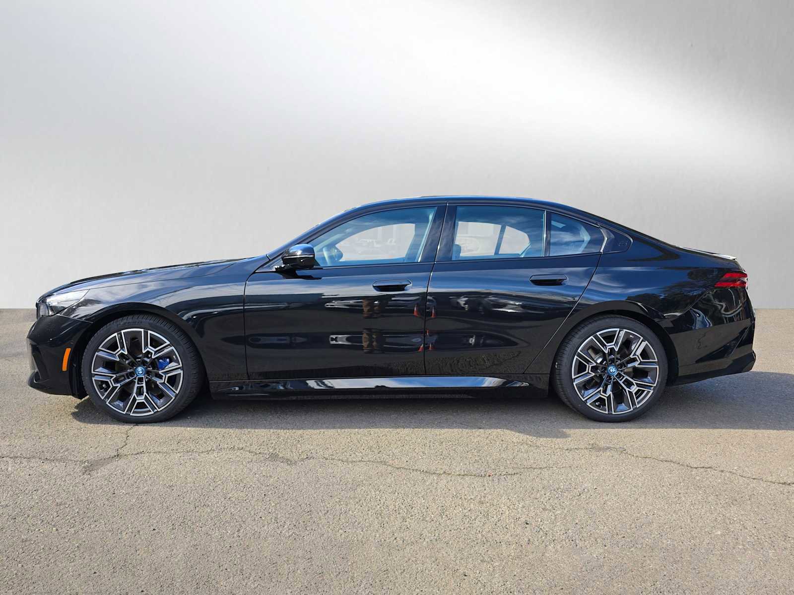 Used 2025 BMW i5 xDrive40 w/ M Sport Package image 6