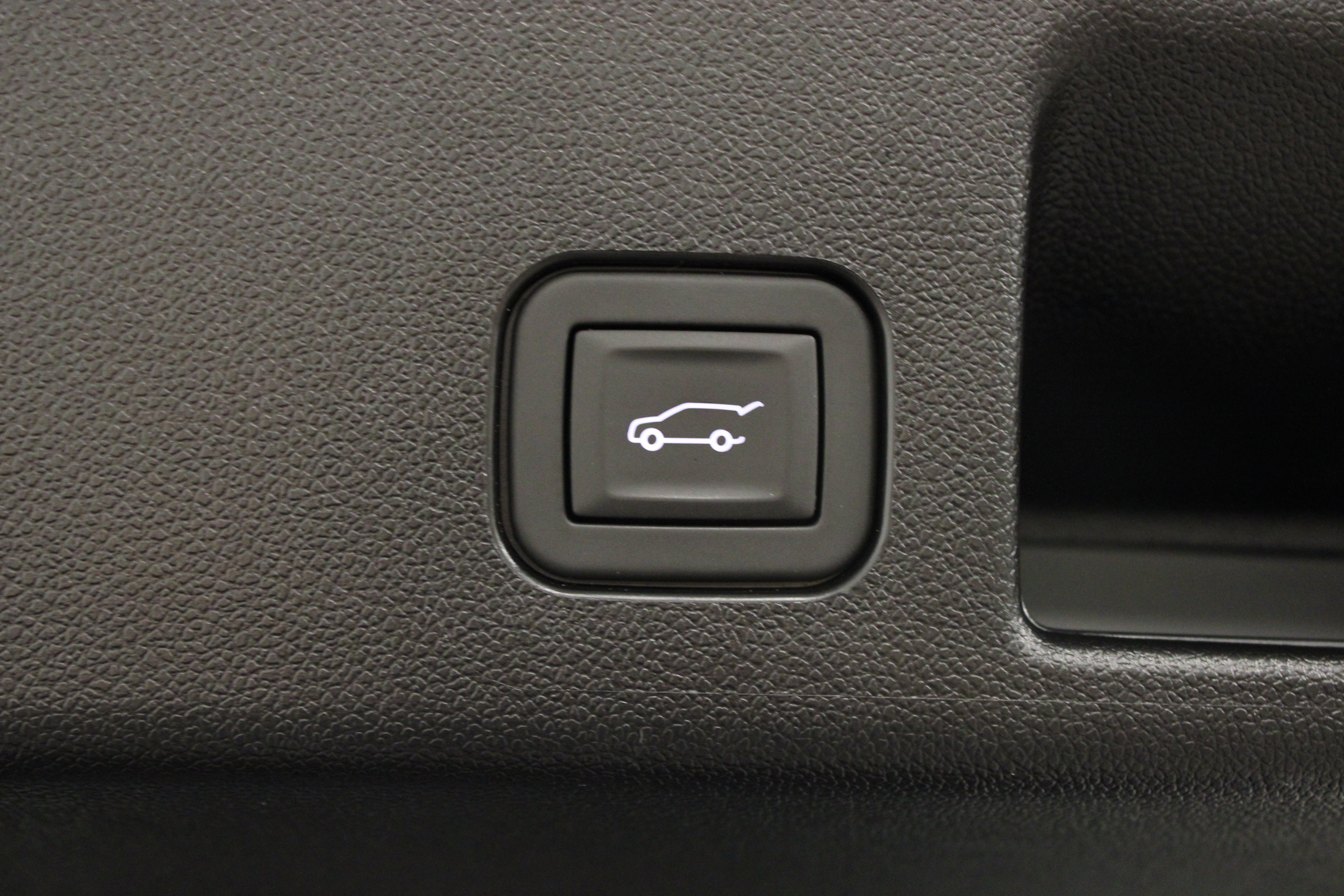 Used 2025 Chevrolet Equinox EV LT w/ Convenience Package image 13