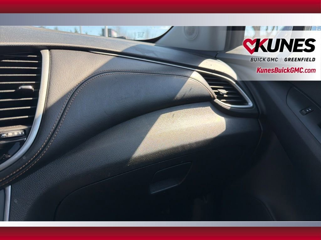 Used 2018 Chevrolet Trax LT w/ LT Convenience Package AWD/4WD image 31