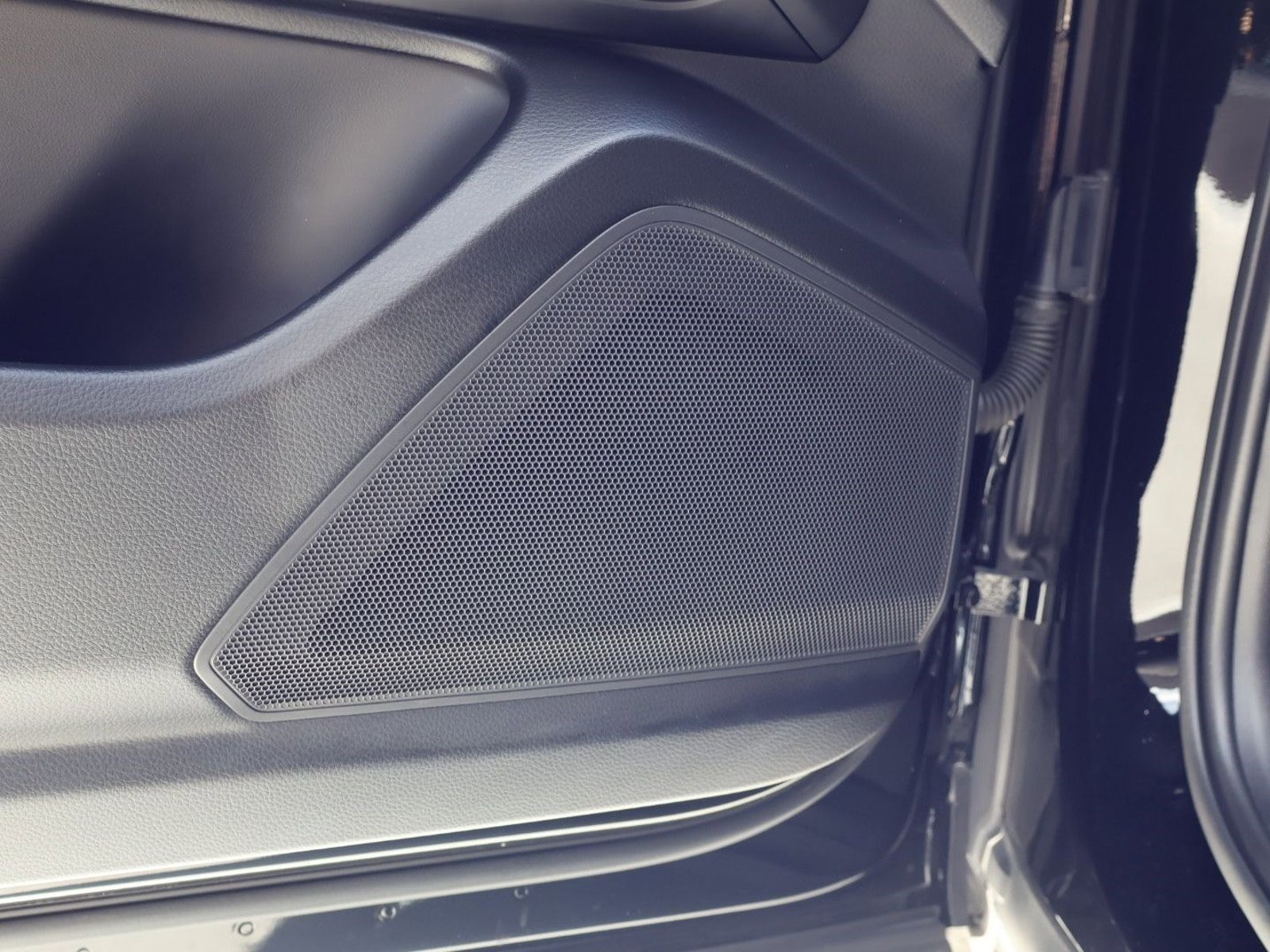 Certified 2023 Porsche Cayenne Platinum Edition image 13