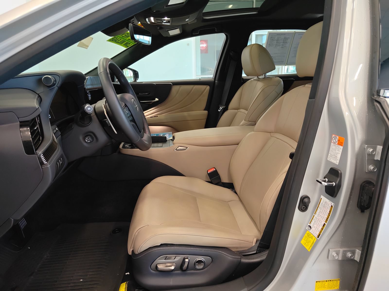 Used 2024 Lexus LS 500 RWD image 12