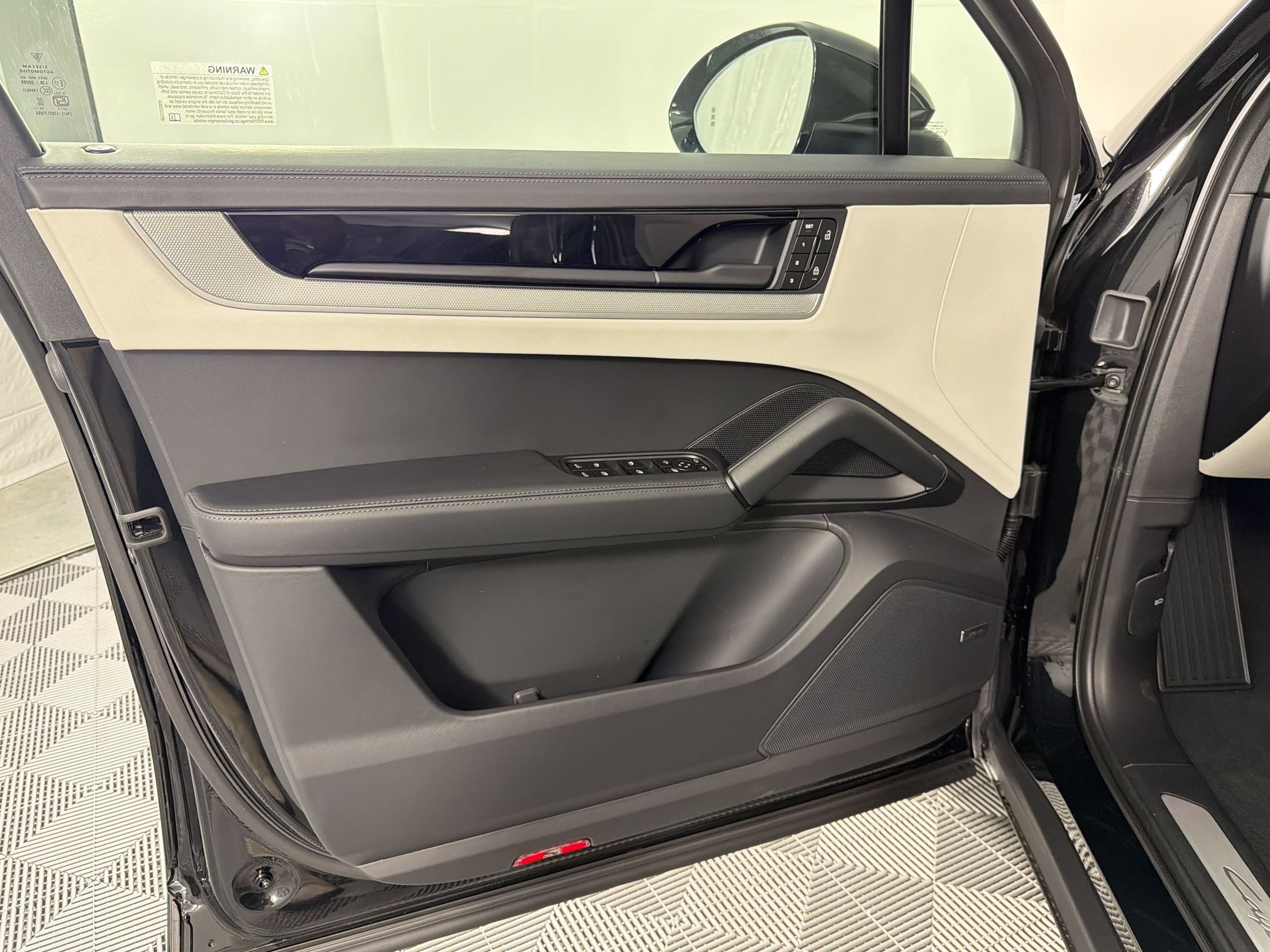 Certified 2026 Porsche Cayenne AWD/4WD image 14