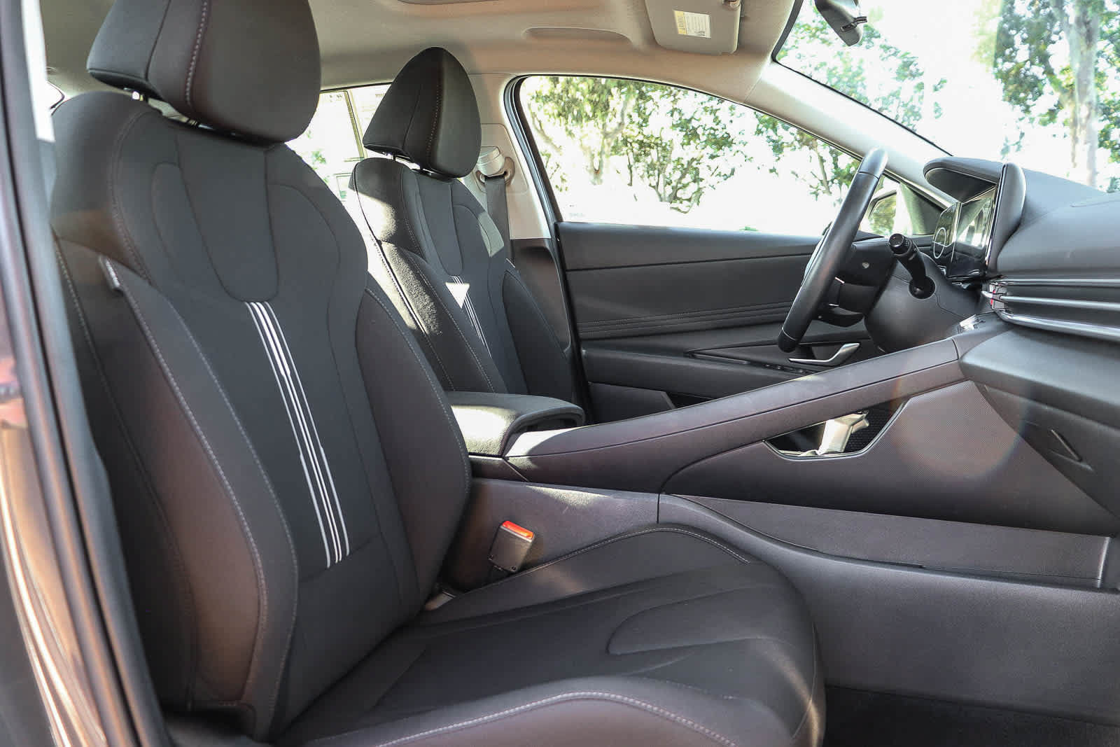 Certified 2025 Hyundai Elantra SEL FWD image 17