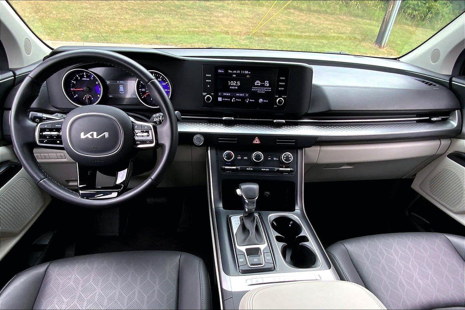 Used 2024 Kia Carnival LX FWD image 10