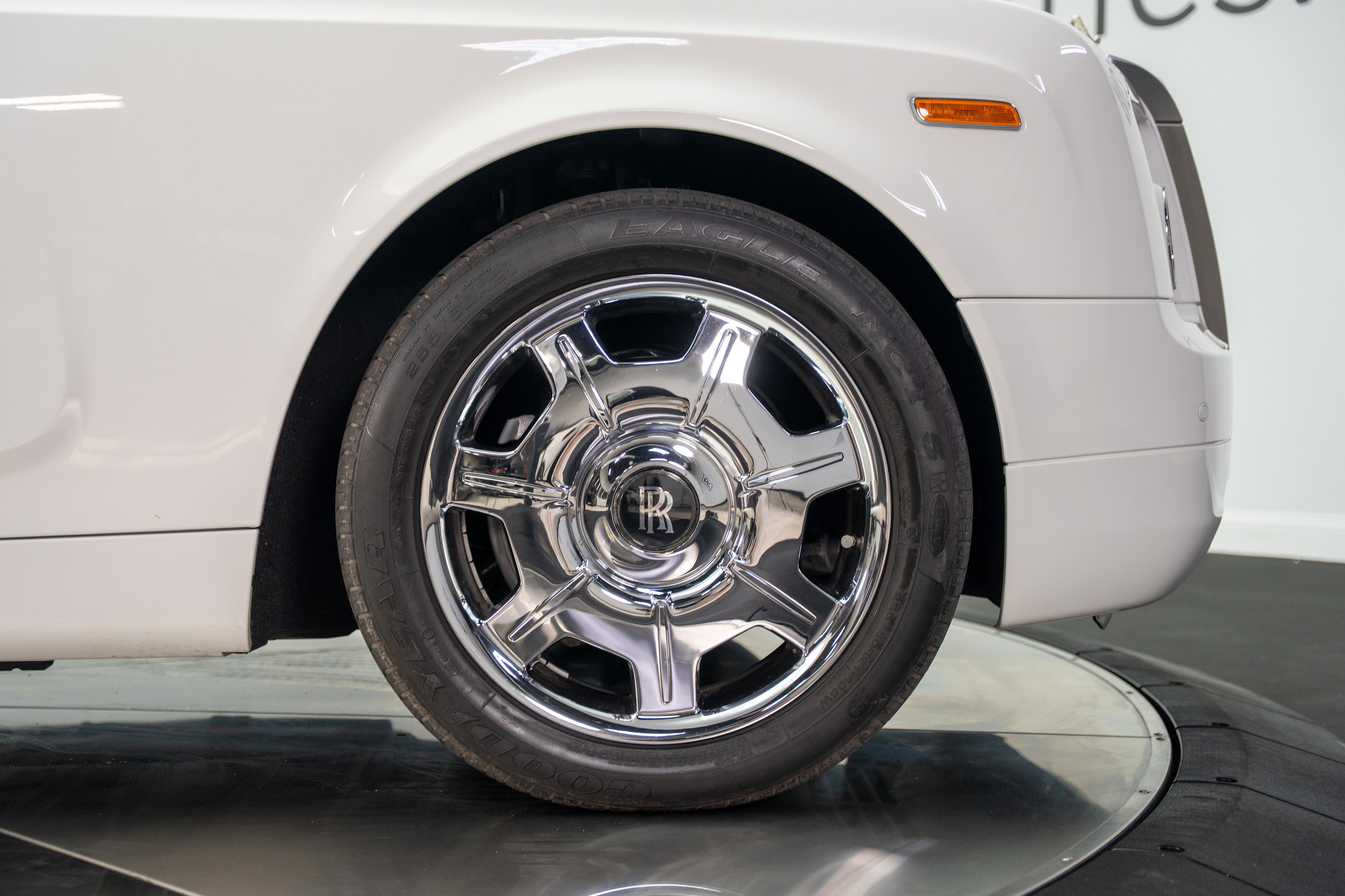 Used 2009 Rolls-Royce Phantom Drophead Coupe RWD image 25