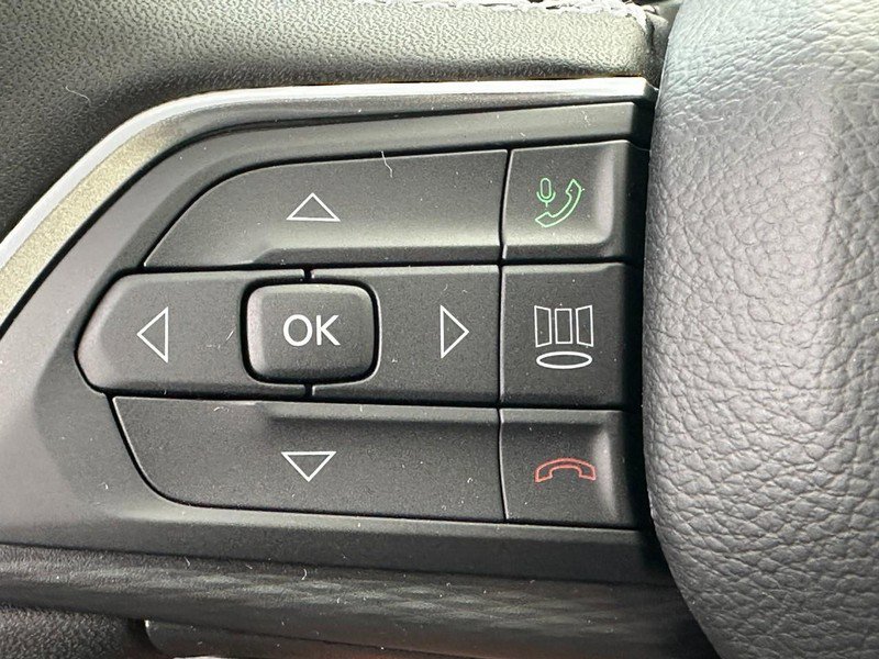 New 2025 Jeep Grand Cherokee Laredo image 11