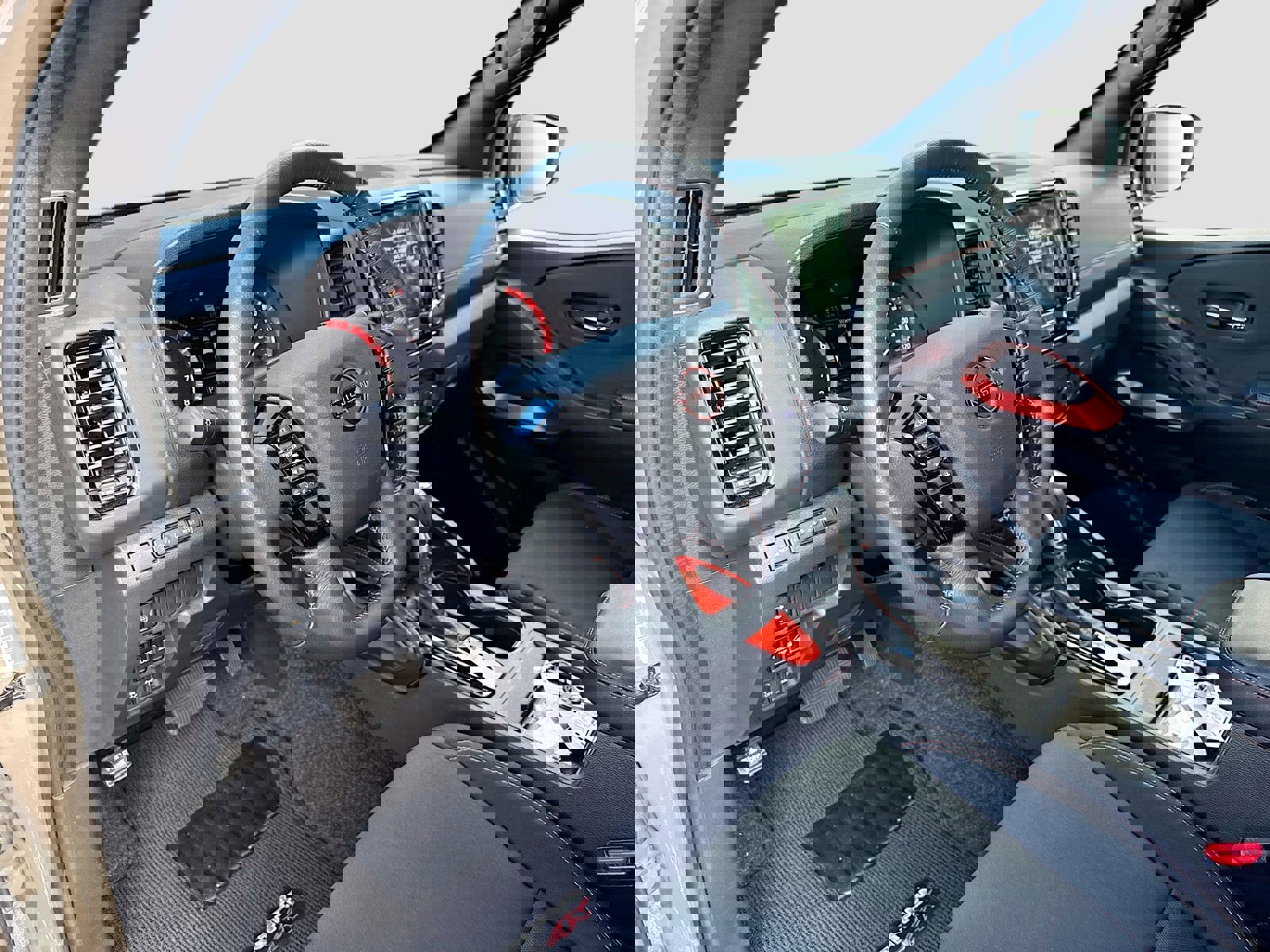 Used 2024 Nissan Frontier PRO-4X w/ Technology Package image 9